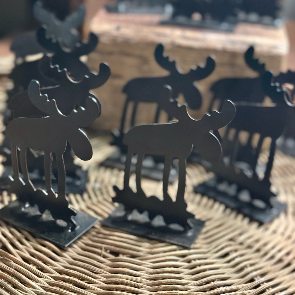 12 Rustic Woodland Black Metal Moose Place Cards or Photograph Holders - Picture 5 of 7